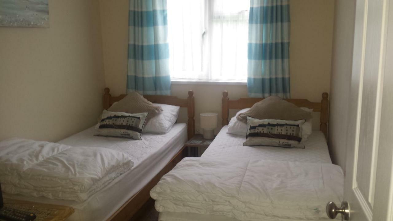 Chalets & Lodges At Atlantic Bays Holiday Park Padstow Buitenkant foto